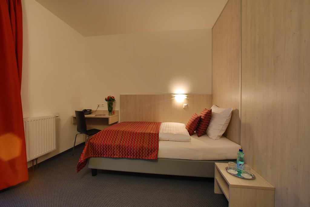 Best Sleep Hotel Spielberg Bei Knittelfeld الغرفة الصورة